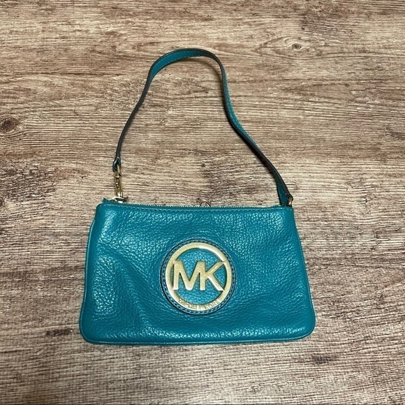 Michael Kors Fulton  Leather Medallion Wrislet - Picture 1 of 3